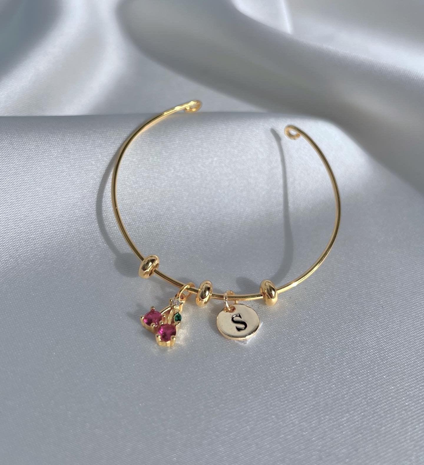 Pulsera de cereza- Pulsera de letras-Material de latón/Chapado en oro-Pulsera de dijes