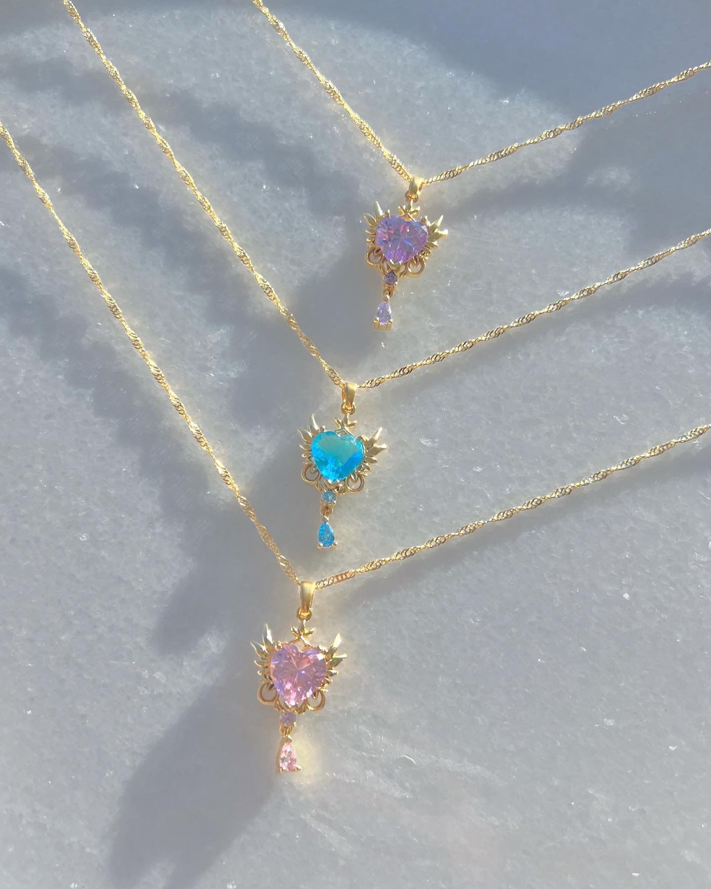 Collar de alas de anime