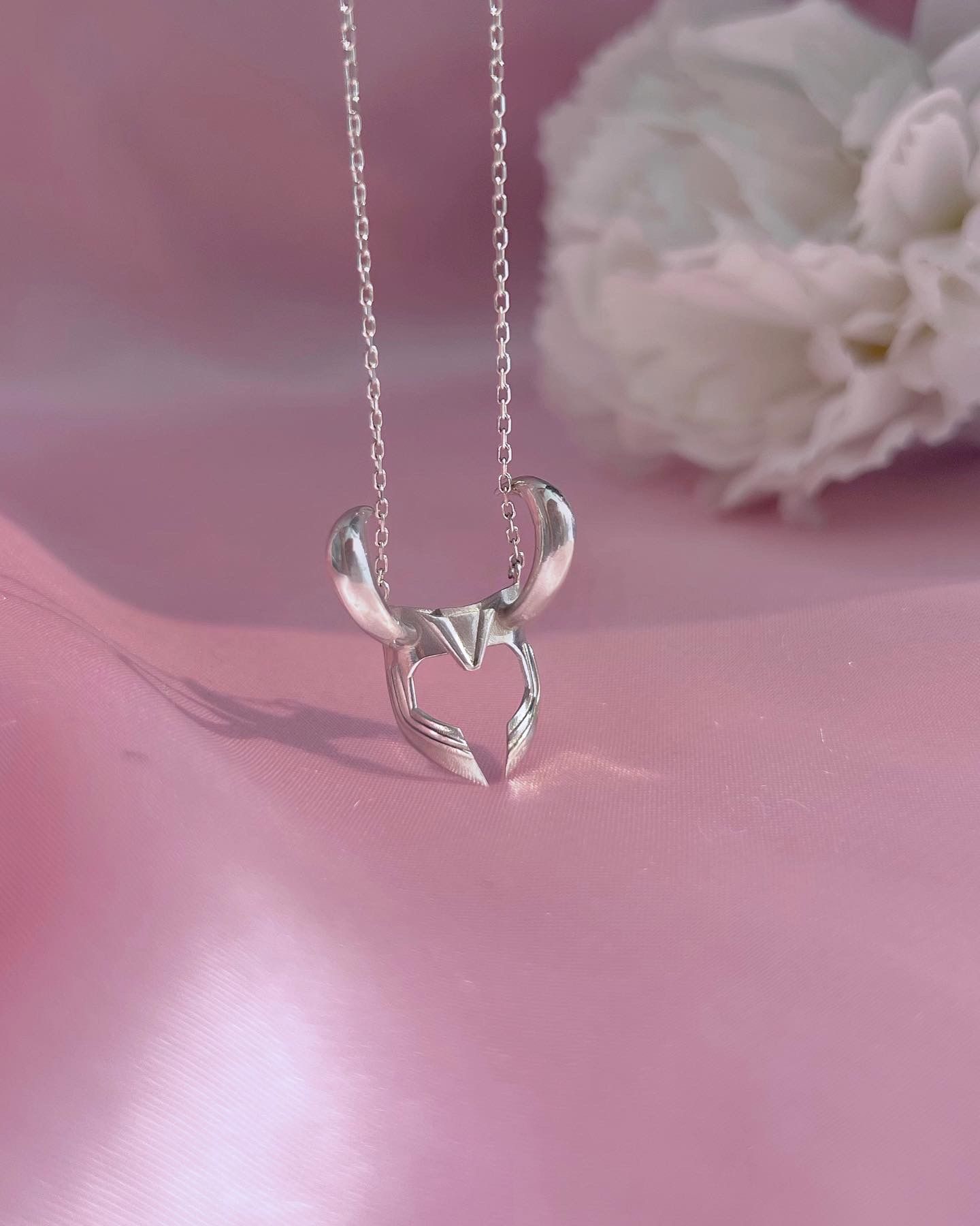 Collar de pieza de cabeza de Loki, collar de plata de ley 925K, collar de cuernos de Loki, casco de superhéroe Thor Loki, collar de plata de ley Loki Cosplay-925
