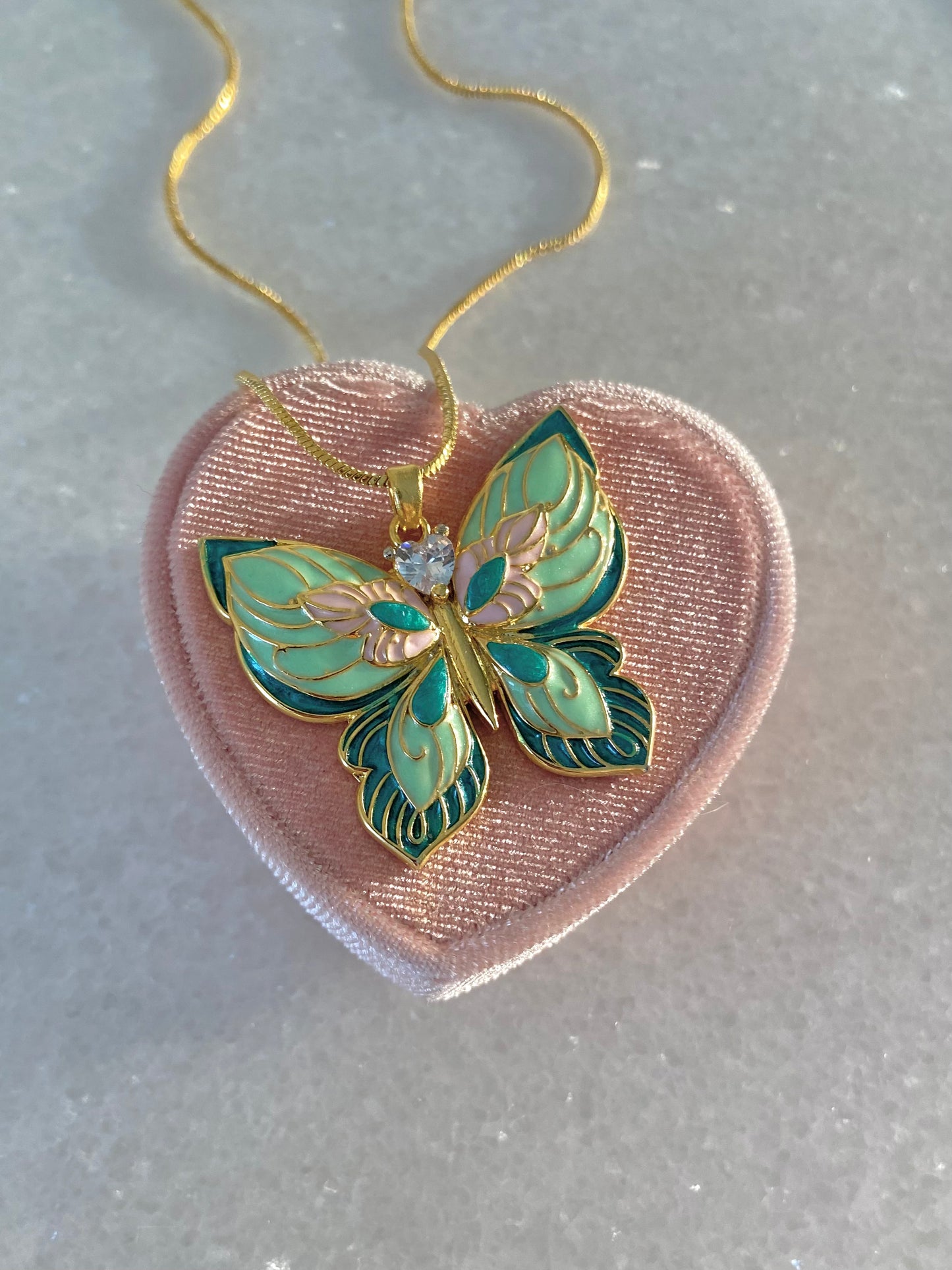 Collar de mariposa mágica